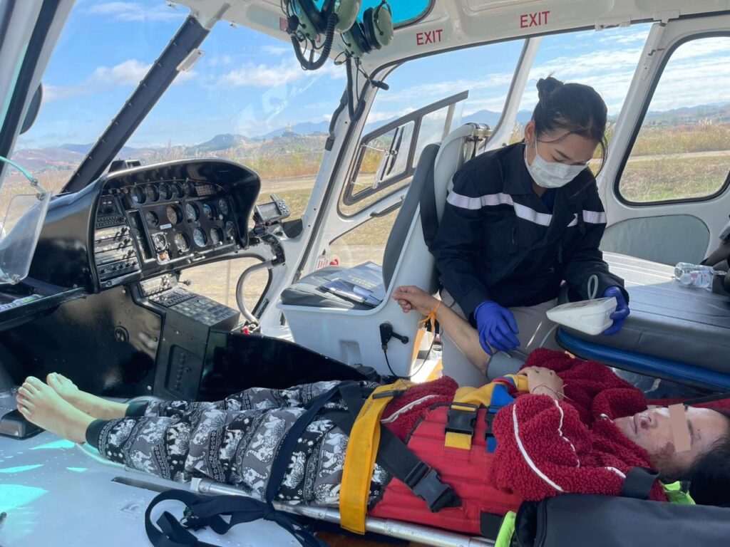 A patient is rescued from Xiengkhuang and brought to Vientiane by helicopter.
